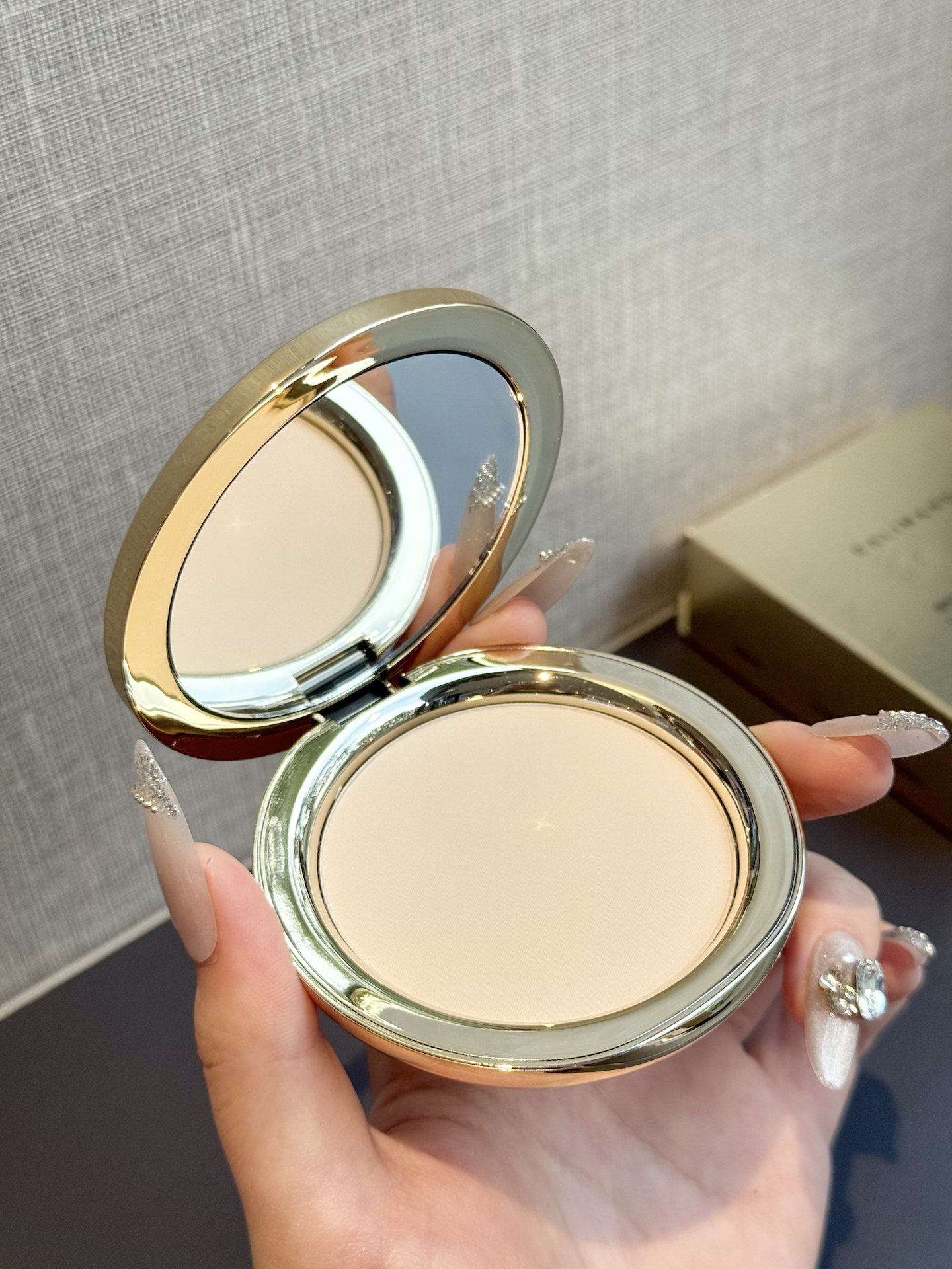 粉饼前十品牌(粉饼排名榜十强)-第1张图片