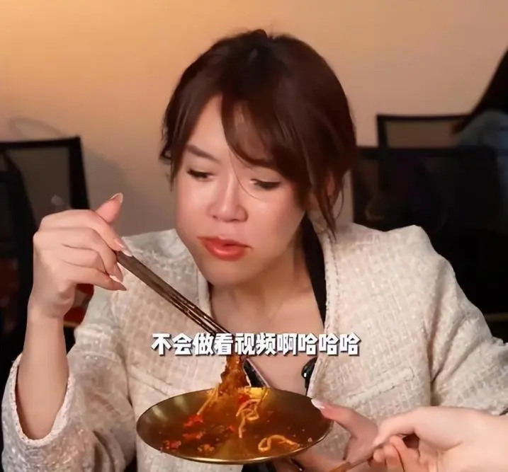 浪胃仙到底是男是女.浪胃仙早期男装照片？-第2张图片